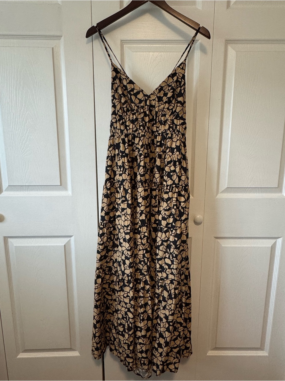 Abercrombie & Fitch Floral Maxi Dress in Tan and Black - Women's Size Small